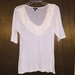 White ruffled neck t shirt.